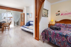 1 bedroom, iron/ironing board, free WiFi, bed sheets - Holiday Home "Beachfront Bungalow" with Sea View, Private Terrace & Wi-Fi (Torrox Costa)
