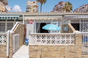 Exterior - Holiday Home "Beachfront Bungalow" with Sea View, Private Terrace & Wi-Fi (Torrox Costa)