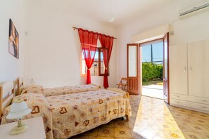 3 bedrooms, iron/ironing board, bed sheets, wheelchair access
