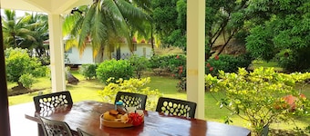 HUAHINE - Fare Teakavehere Tipanier + rental car