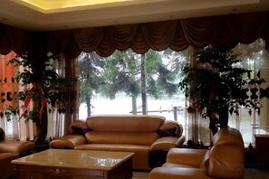 Unclassified image, 3 of 27, button - Lianhu Hotel (Qinglong)