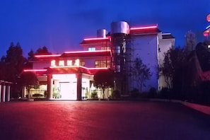 Exterior - Lianhu Hotel (Qinglong)