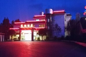Exterior - Lianhu Hotel (Qinglong)