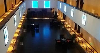 Lianhu Hotel