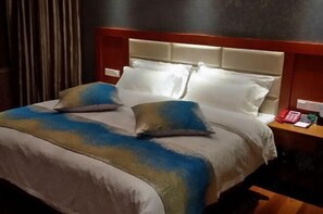 Room - Lianhu Hotel (Qinglong)