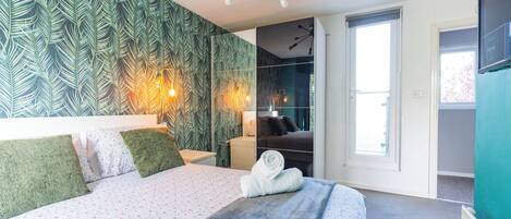 4 عدّة غرف نوم ومكواة/لوح كي وواي فاي مجانًا وملاءات أسرّة