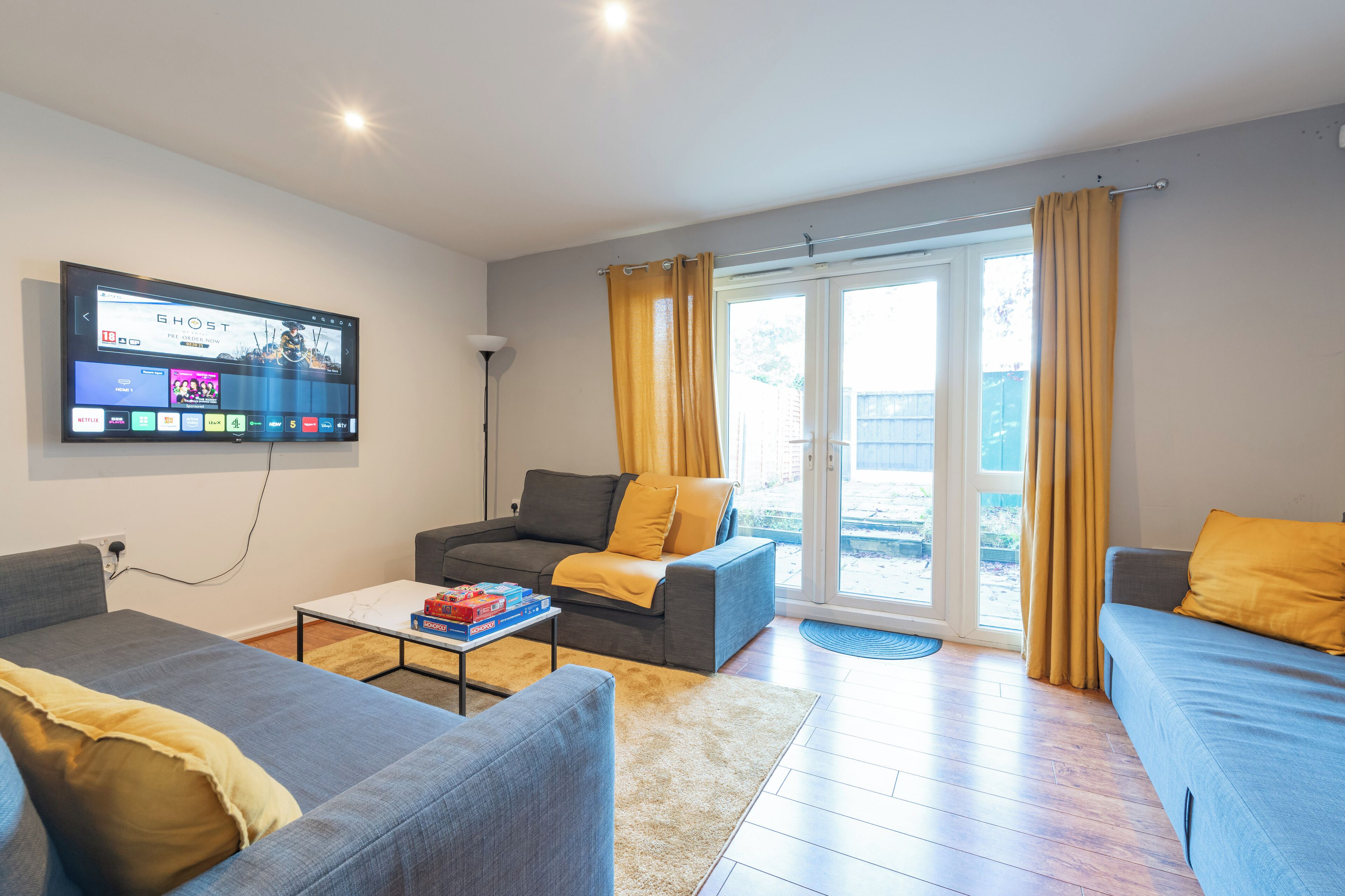 Smart TV, Netflix, streaming services