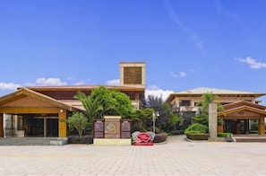 Exterior - Donghe Hotel (Shuangbai)