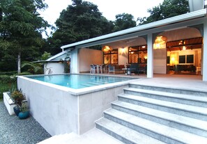 Outdoor pool - Airy Home in Prized Location. Pool, Canopy View, Near Beach. Family/Pet Friendly (Puerto Viejo)