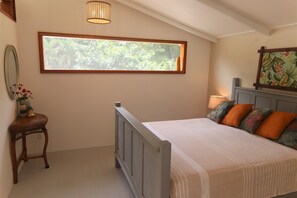 3 bedrooms, travel crib, free WiFi, bed sheets - Airy Home in Prized Location. Pool, Canopy View, Near Beach. Family/Pet Friendly (Puerto Viejo)