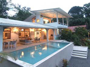 Outdoor pool - Airy Home in Prized Location. Pool, Canopy View, Near Beach. Family/Pet Friendly (Puerto Viejo)
