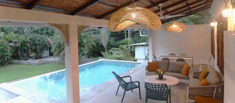 Airy Home in Prized Location. Pool, Canopy View, Near Beach. Family/Pet Friendly