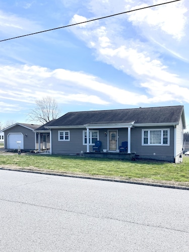 A Wonderful 3 Bedroom House Close to the Shawnee National Forest !
