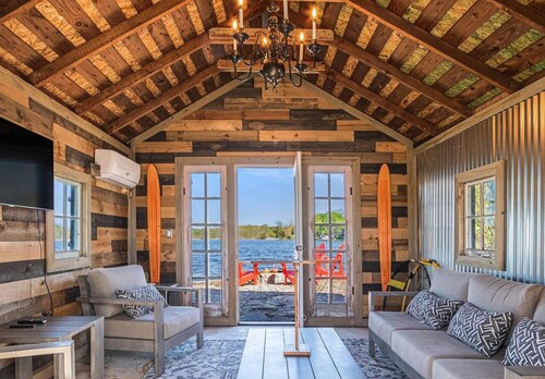 Your own private island, Foot Bridge to island. 360 views see sunrise & sunset