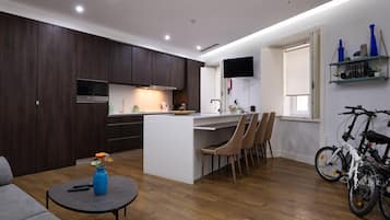 Apartment | Private kitchen | Full-sized fridge, microwave, oven, stovetop