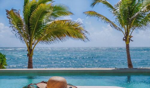 Beautiful beachfront villa, perfect for large groups, heated pools and a chef