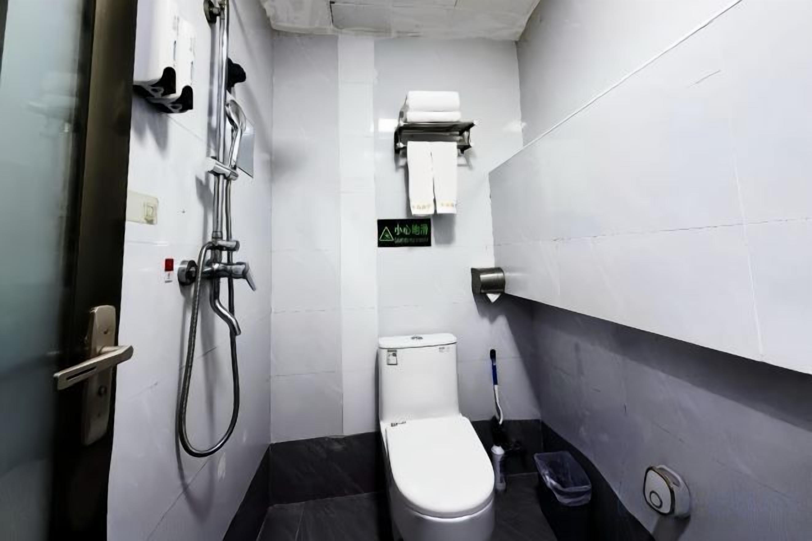 Budget Queen Room
