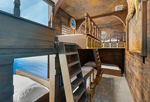 6 habitaciones, tabla de planchar con plancha, wifi y ropa de cama