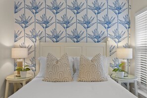 3 bedrooms, in-room safe, desk, iron/ironing board - Beautiful Indian Shores condo with private beach access (Indian Shores)