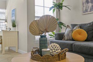 Smart TV - Beautiful Indian Shores condo with private beach access (Indian Shores)