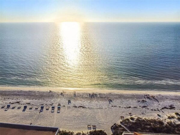 Beach towels - Beautiful Indian Shores condo with private beach access (Indian Shores)