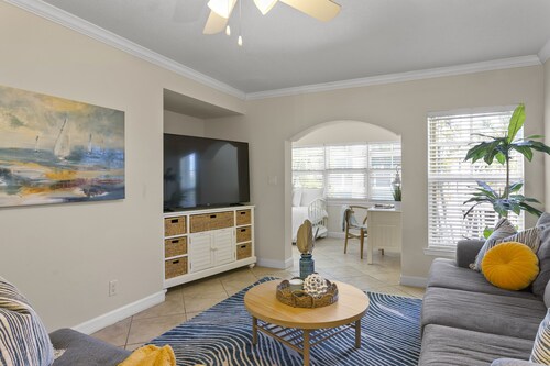 Beautiful Indian Shores condo with private beach access 