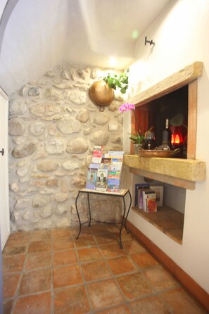 Interior - Casa Antiche Mura, zentrale, ruhige und renovierte Wohnung am Gardasee   (Torri del Benaco)