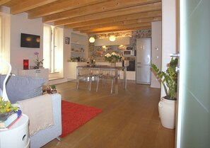 Interior - Casa Antiche Mura, zentrale, ruhige und renovierte Wohnung am Gardasee (Torri del Benaco)