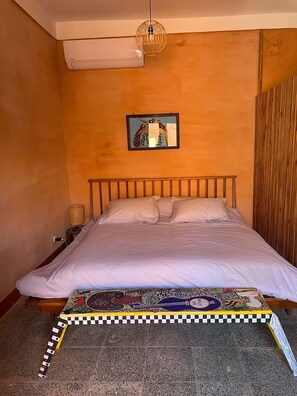 4 bedrooms, WiFi, bed sheets