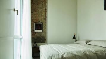 1 habitación, tabla de planchar con plancha, wifi y ropa de cama