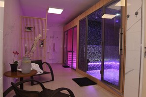 Sauna, tina de hidromasaje y baño de vapor 