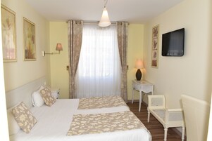 Quarto superior | Escrivaninha, quartos à prova de som, ferros/tábuas de passar roupa