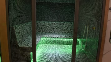 Sauna, hot tub, steam room