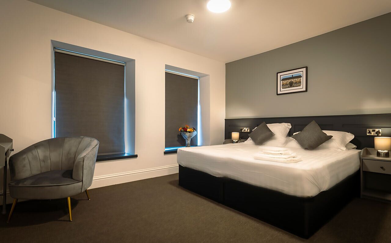 高級雙人房 | 書桌、筆電工作空間、隔音、免費無線上網