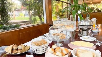 Desayuno bufé gratuito y diario