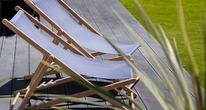 VILLA CABOURG centre, magnifiquement rénovée, jardin, wifi, jacuzzi