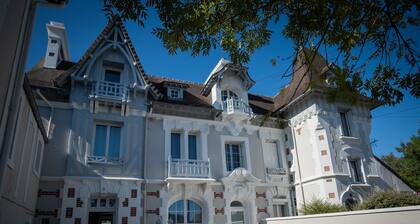 VILLA CABOURG center, beautifully renovated, garden, wifi, jacuzzi