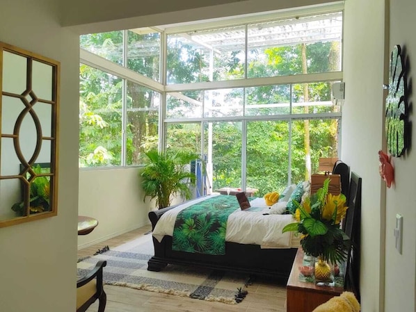 3 slaapkamers, een bureau, een strijkplank/strijkijzer, wifi