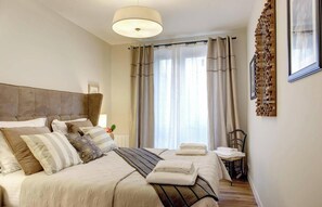 2 chambres, bureau, fer et planche à repasser, Wi-Fi gratuit