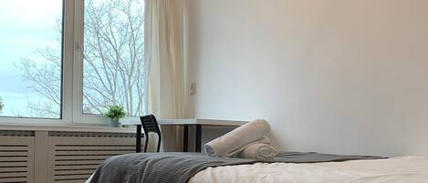 1 makuuhuone, silitysrauta/-lauta, vuodevaatteet