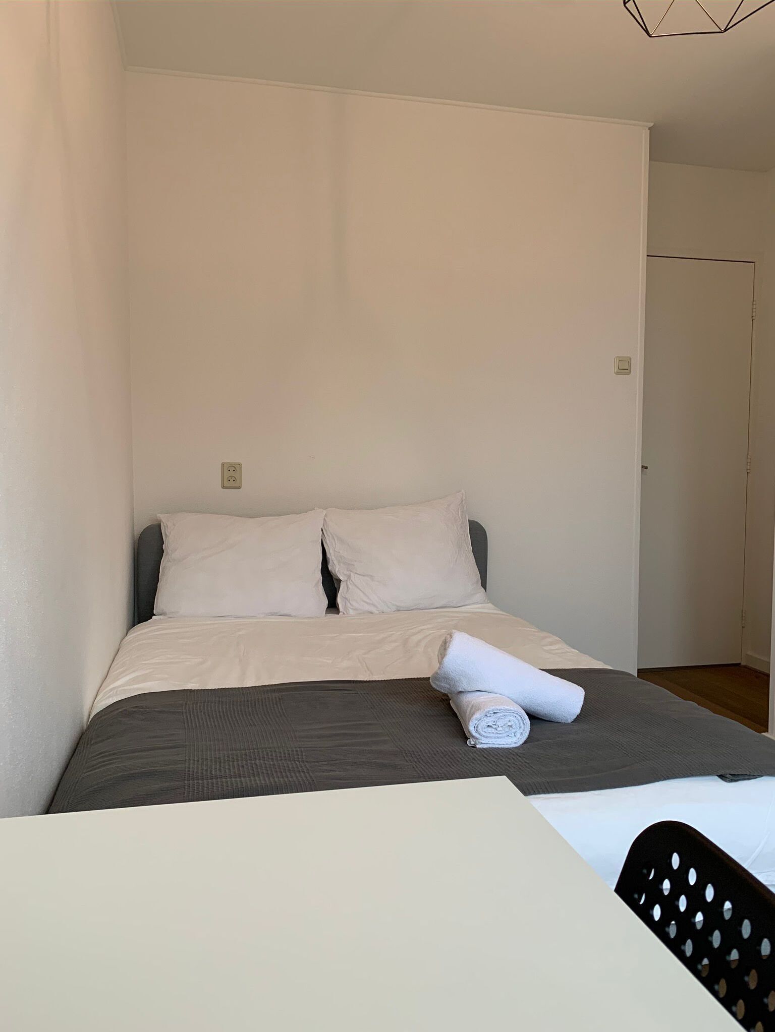 1 間睡房、熨斗/熨衫板、床單