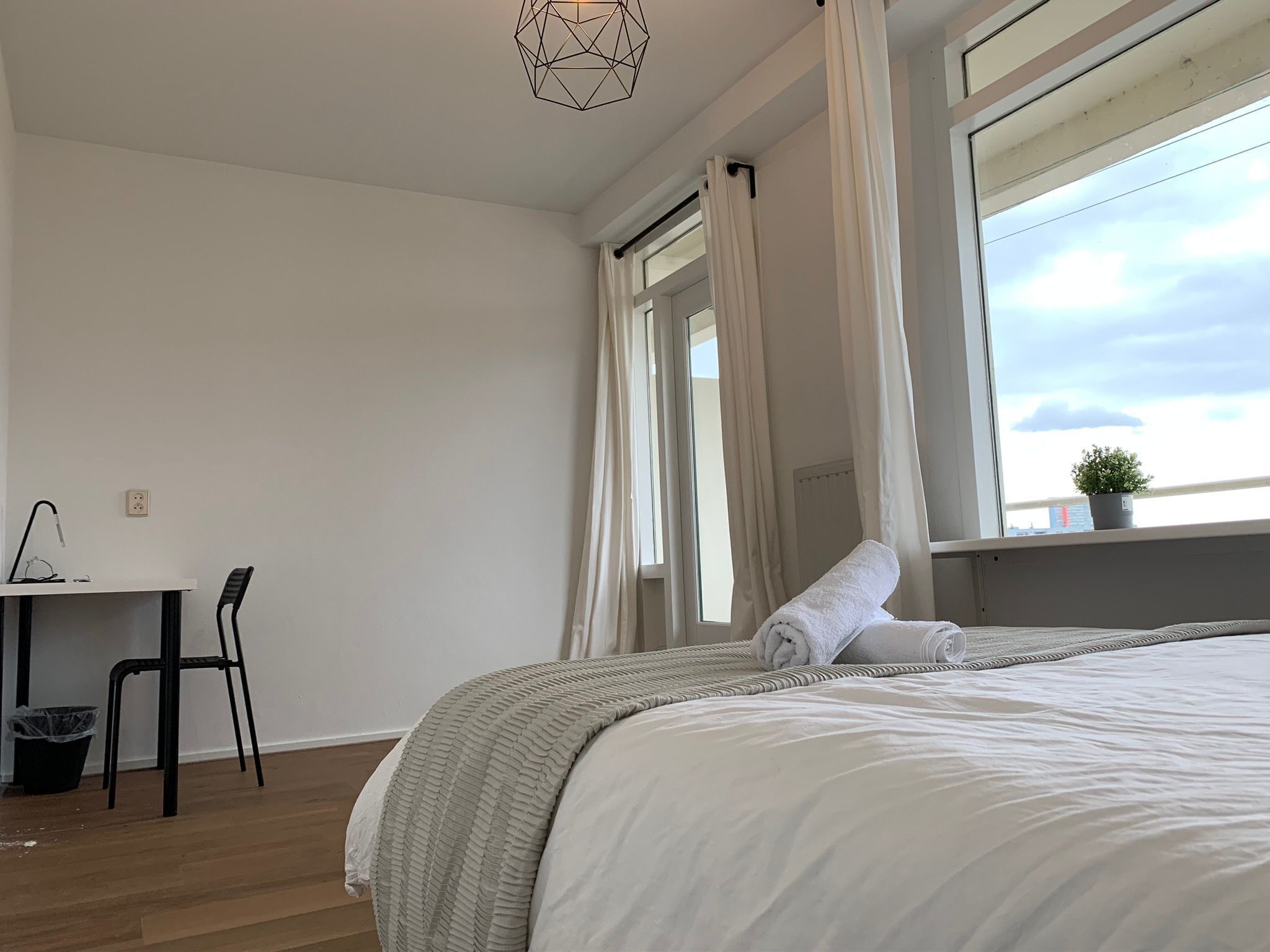 1 間睡房、熨斗/熨衫板、上網、床單