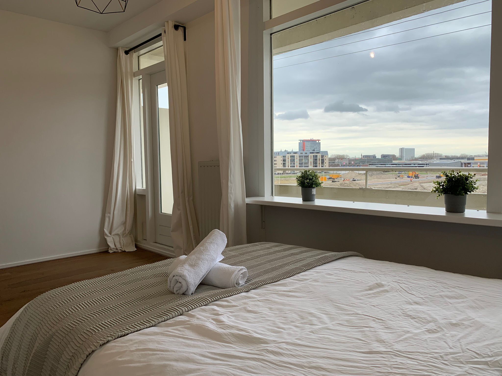 1 slaapkamer, een strijkplank/strijkijzer, internet, beddengoed