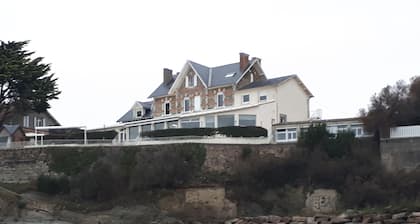 SEA-FACING 2-PERSON APARTMENT, 1ST FLOOR, DIRECT ACCESS TO THE BEACH