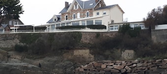 SEA-FACING 2-PERSON APARTMENT, 1ST FLOOR, DIRECT ACCESS TO THE BEACH
