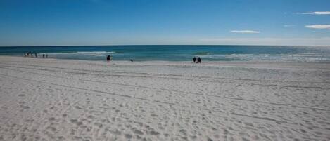 Solstolar och strandhanddukar