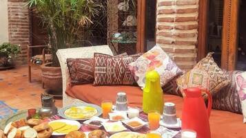 Termasuk sarapan Eropah setiap hari