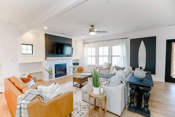 TV, fireplace, offices