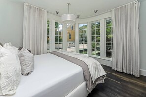 4 habitaciones, escritorio, tabla de planchar con plancha y wifi gratis 