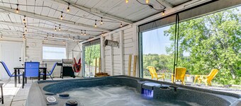 Le Havre du Canal at water's edge in Leclercville